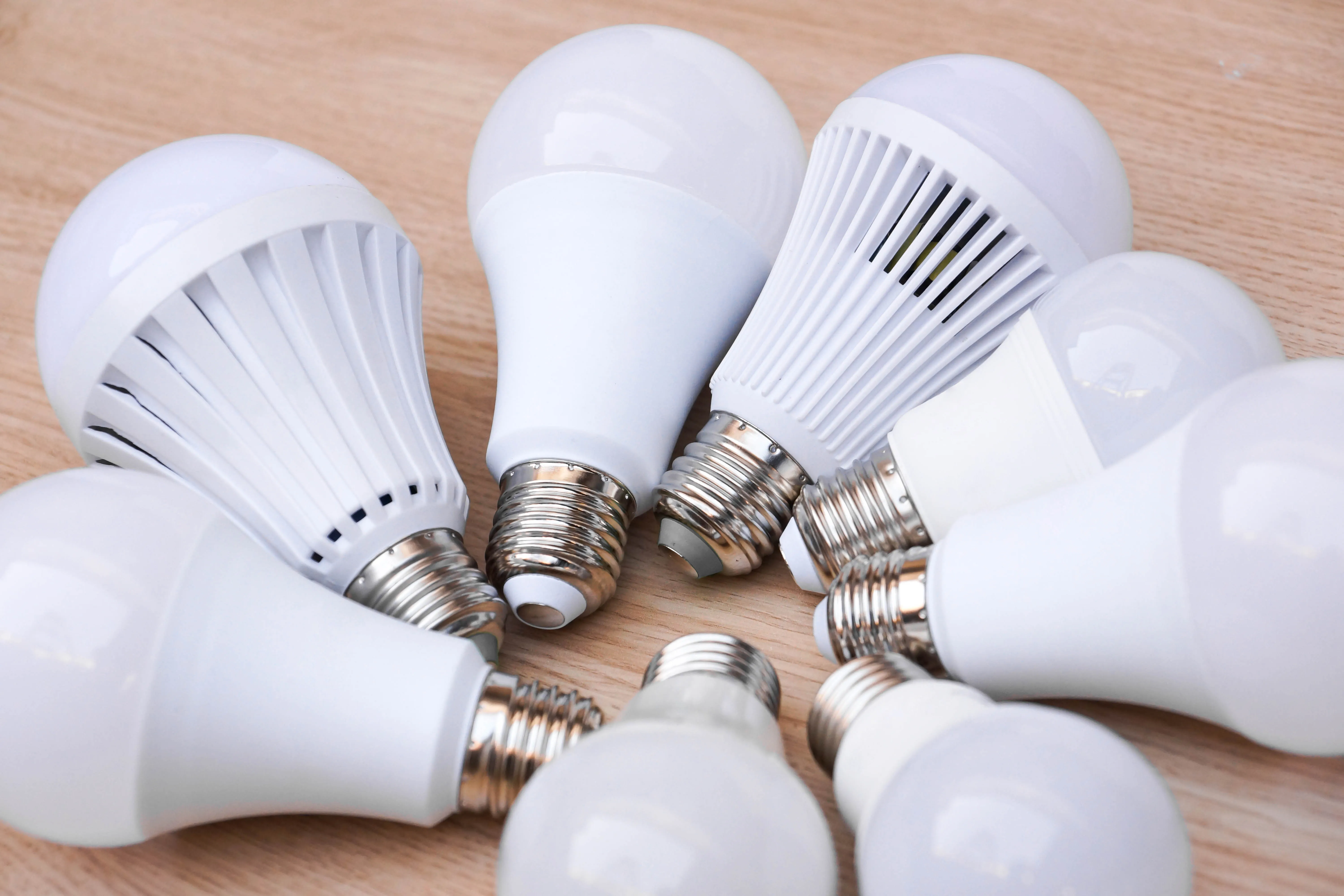 Como Usar Iluminação LED Em Casa Para Economizar Na Conta de Luz Todo Mês